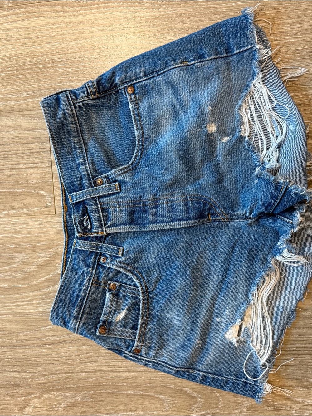 Levi's Medium Blue Denim Jean Shorts - Picture 2 of 4